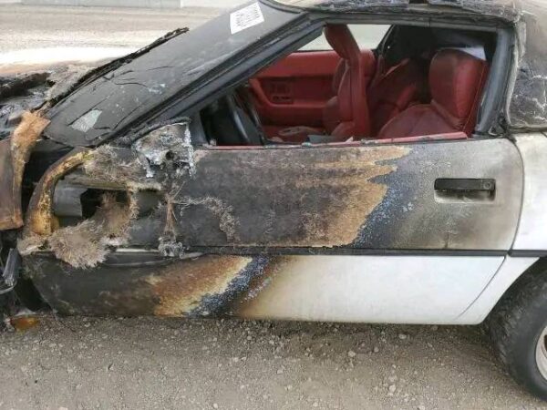 Greetings to y'all  new parts down Chevrolet vette - Image 7