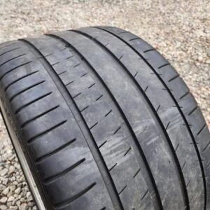 Corvette spyder wheels with tires