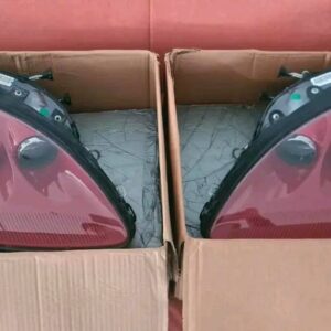 Both are equipped with a Corvette C6 Xenon main power supply