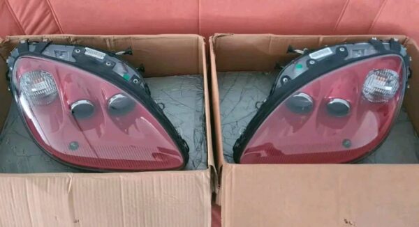 Both are equipped with a Corvette C6 Xenon main power supply - Image 2