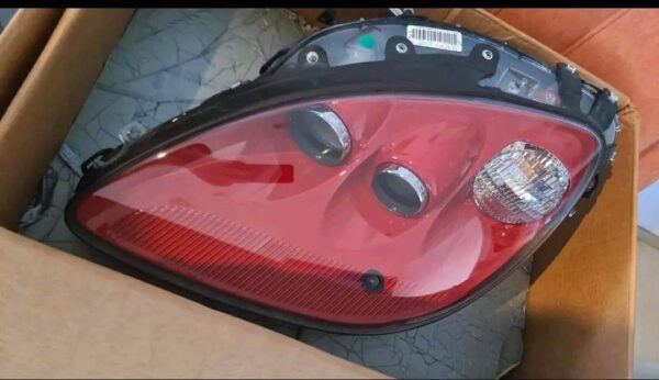 Both are equipped with a Corvette C6 Xenon main power supply - Image 5
