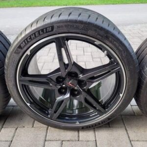 Original Corvette C8 rims with tires -Front axle