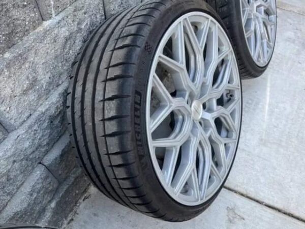 Selling my corvette C8 complete set of tires and wheels - Image 4