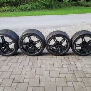 Original Corvette C8 rims with tires -Front axle