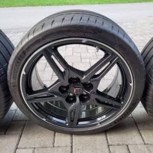 Original Corvette C8 rims with tires -Front axle