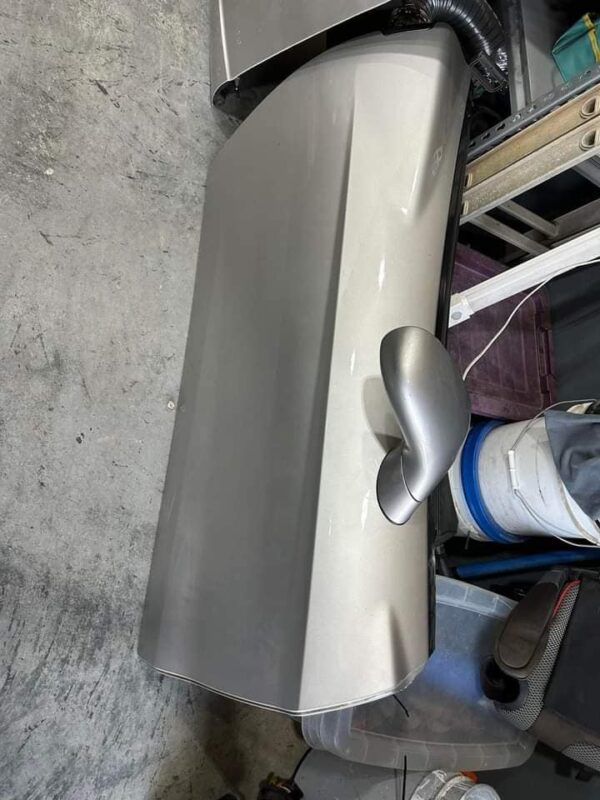 I have parts off of a White 2000 C5 and Gray 2007 C6 Corvette - Image 2